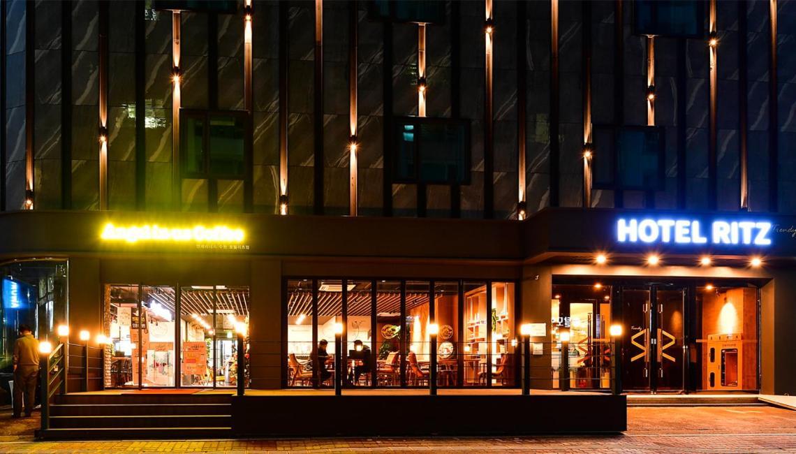 Hotel Ritz Suwon Exterior photo